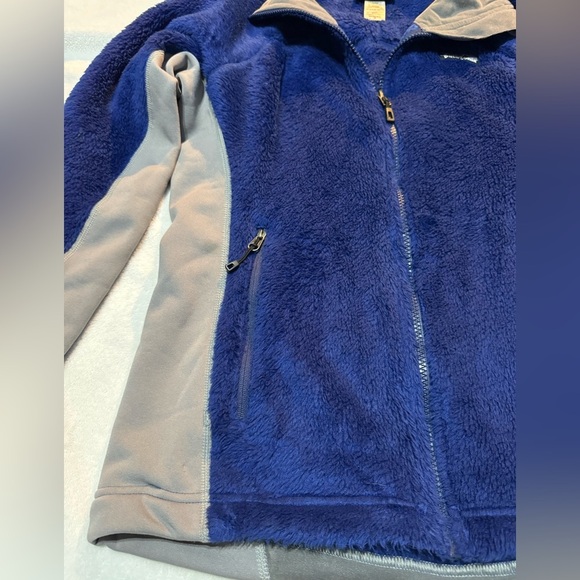 Blue and Grey Vintage Women’s Patagonia R Fleece Jacket - Picture 3 of 11
